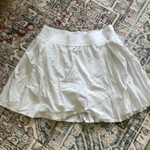 alo yoga aces tennis skirt - M, white